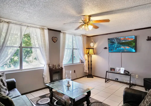 Listing Photo 4 - Condo for sale in building located at 1067 W 43rd Pl, Hialeah, FL 33012 - Unit #68