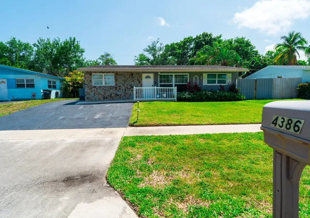 Photo 2 of Single family home for sale at 4386 Bamboo Dr, Palm Beach Gardens, FL 33410 | MLS# B26055758 | Listing updated on 2026-09-14