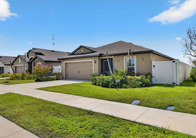 Photo 4 of Single family home for sale at 5521 Fantasy Dr, Fort Pierce, FL 34947 | MLS# B26055797 | Listing updated on 2026-09-14