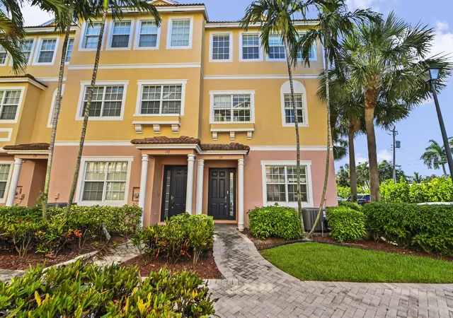Photo 3 of Townhouse for sale at 131 Harbors Way, Boynton Beach, FL 33435 | MLS# B26055903 | Listing updated on 2026-09-14