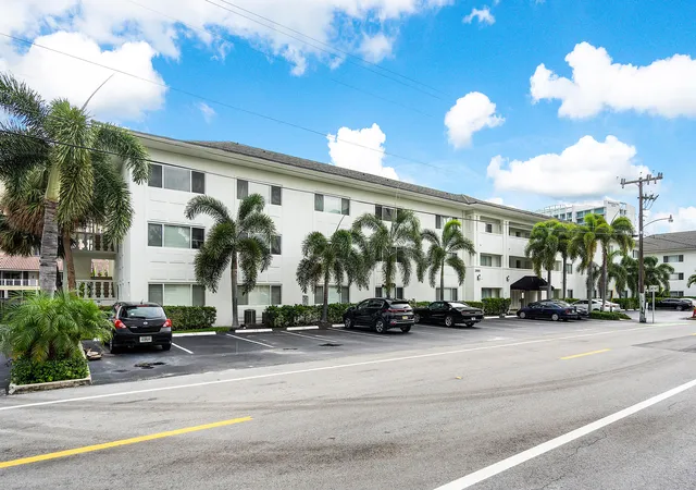 Photo 3 of Condo for sale at 2881 Ne 32nd Street #220, Fort Lauderdale, FL 33306 | MLS# B26055904 | Listing updated on 2026-09-14