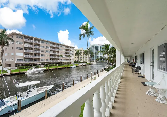 Listing Photo 5 - Condo for sale in building located at 2881 NE 32nd St, Fort Lauderdale, FL 33306 - Unit #220