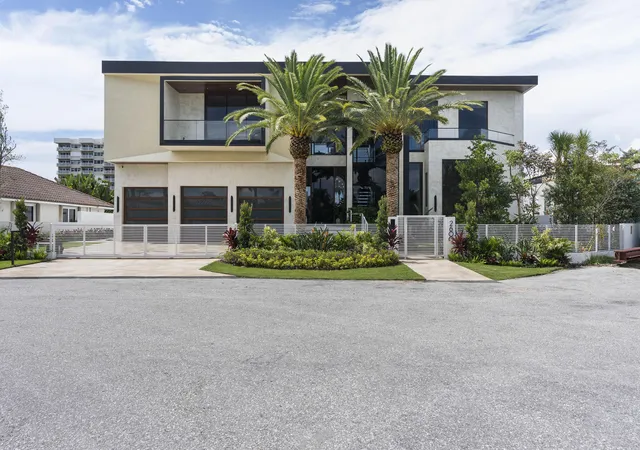 Photo 3 of Mansion for sale at 2600 Ne 24th Street, Lighthouse Point, FL 33064 | MLS# B26056067 | Listing updated on 2026-09-13