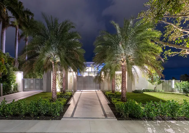 Photo 2 of Mansion for sale at 3030 Washington Rd, West Palm Beach, FL 33405 | MLS# B26056101 | Listing updated on 2026-09-24
