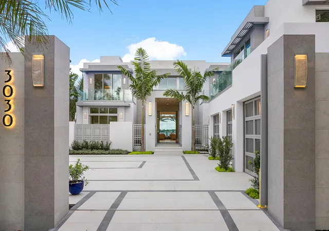Photo 3 of Mansion for sale at 3030 Washington Rd, West Palm Beach, FL 33405 | MLS# B26056101 | Listing updated on 2026-09-24