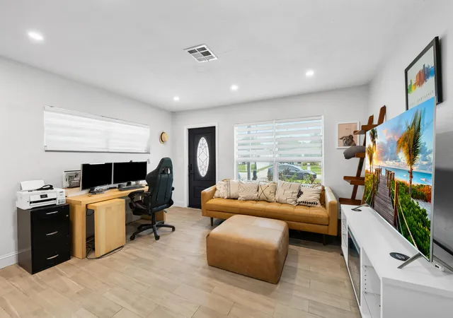 Photo 4 of Single family home for sale at 400 NW 52nd Court, Fort Lauderdale, FL 33309 | MLS# B26056326 | Listing updated on 2026-09-14