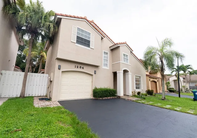 Photo 3 of Single family home for sale at 1284 Nw 125th Terrace, Sunrise, FL 33323 | MLS# B26056552 | Listing updated on 2026-09-14