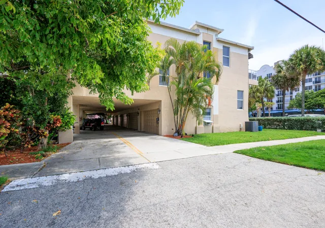 Photo 2 of Townhouse for sale at 836 Se 20th Avenue, Deerfield Beach, FL 33441 | MLS# B26056581 | Listing updated on 2026-09-13
