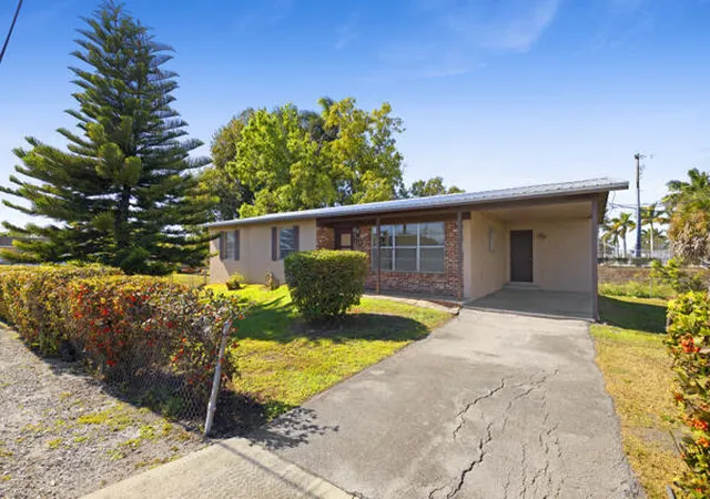Photo 2 of Single family home for sale at 110 Sw 12th Avenue, South Bay, FL 33493 | MLS# B26056845 | Listing updated on 2026-09-24