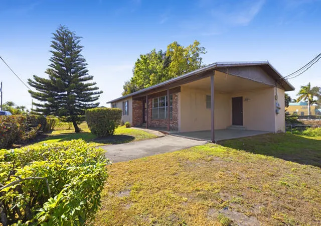 Photo 3 of Single family home for sale at 110 SW 12th Avenue, South Bay, FL 33493 | MLS# B26056845 | Listing updated on 2026-09-24