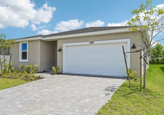 Photo 2 of Sale Pending at 5437 Hampton Park Cir, Vero Beach, FL 32966 | MLS# B26057226 | Listing updated on 2026-09-17