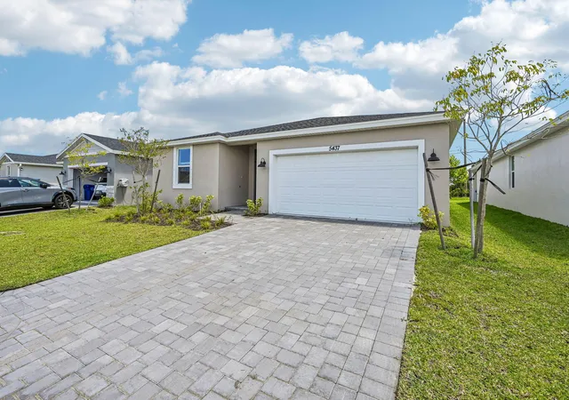 Photo 3 of Sale Pending at 5437 Hampton Park Cir, Vero Beach, FL 32966 | MLS# B26057226 | Listing updated on 2026-09-17