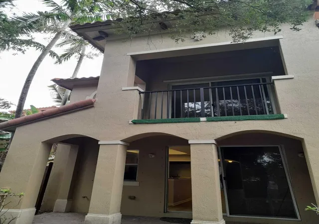 Listing Photo 5 - Condo for sale in building located at 2907 Hope Vly St, West Palm Beach, FL 33411