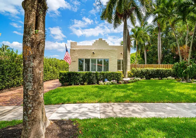 Photo 1 of Single family home for sale at 813 Avon Rd, West Palm Beach, FL 33401 | MLS# B26057720 | Listing updated on 2026-09-16