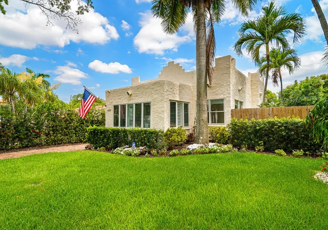 Photo 2 of Single family home for sale at 813 Avon Rd, West Palm Beach, FL 33401 | MLS# B26057720 | Listing updated on 2026-09-16