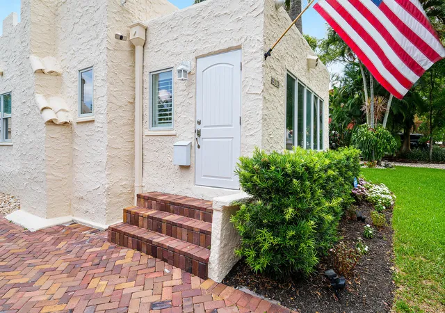 Photo 3 of Single family home for sale at 813 Avon Rd, West Palm Beach, FL 33401 | MLS# B26057720 | Listing updated on 2026-09-16