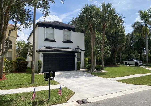 Photo 3 of Single family home for sale at 7650 Oak Grv Cir, Lake Worth, FL 33467 | MLS# B26058097 | Listing updated on 2026-09-14
