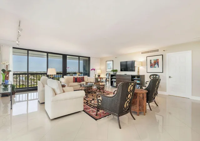 Photo 3 of Sale Pending at 2480 Presidential Way #1901, West Palm Beach, FL 33401 | MLS# B26058193 | Listing updated on 2026-09-13