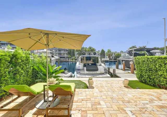 Photo 3 of Townhouse for sale at 210 Hendricks Isle, Fort Lauderdale, FL 33301 | MLS# B26058425 | Listing updated on 2026-09-13