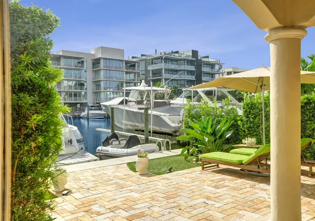 Photo 4 of Townhouse for sale at 210 Hendricks Isle, Fort Lauderdale, FL 33301 | MLS# B26058425 | Listing updated on 2026-09-13