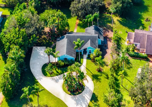 Photo 2 of Single family home for sale at 2232 Sw Racquet Clb Dr, Palm City, FL 34990 | MLS# B26058431 | Listing updated on 2026-09-14