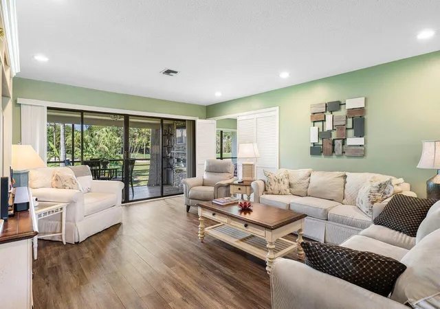 Listing Photo 4 - Condo for sale in building located at 3744 Quail Ridge Dr N, Boynton Beach, FL 33436 - Unit #Green Heron S