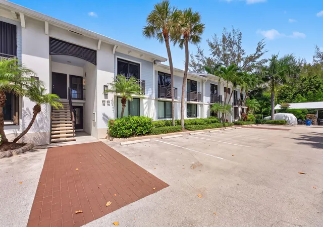 Listing Photo 5 - Condo for sale in building located at 1555 S Ocean Ln, Fort Lauderdale, FL 33316 - Unit #274