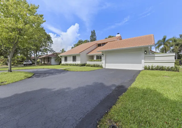 Photo 3 of Single family home for sale at 546 Nw 105th Drive, Coral Springs, FL 33071 | MLS# B26058455 | Listing updated on 2026-09-15