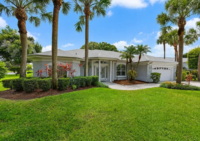 Photo 3 of Sale Pending at 2108 Sw Oakwater Point, Palm City, FL 34990 | MLS# B26058559 | Listing updated on 2026-10-07