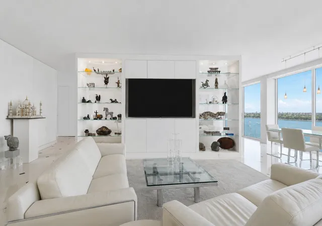 Photo 2 of Sale Pending at 529 S Flagler Dr #24E, West Palm Beach, FL 33401 | MLS# B26058737 | Listing updated on 2026-09-16