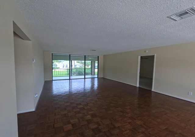 Listing Photo 4 - Condo for sale in building located at 20 Se Turtle Creek Dr, Tequesta, FL 33469 - Unit #Apt F
