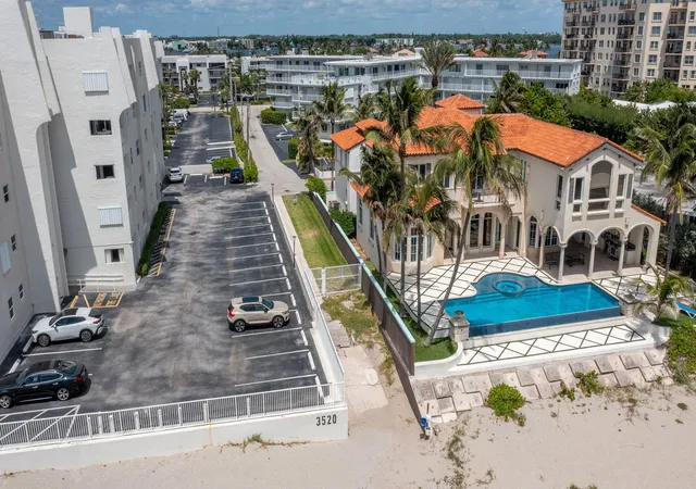 Listing Photo 5 - Condo for sale in building located at 3500 S Ocean Blvd, South Palm Beach, FL 33480 - Unit #405