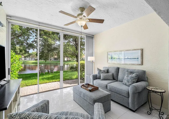 Photo 4 of Sale Pending at 2623 Spiceberry Ln, Boynton Beach, FL 33436 | MLS# B26058949 | Listing updated on 2026-09-14