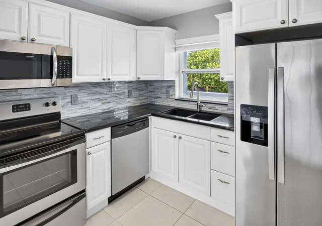 Photo 3 of Condo for sale at 231 E Lantana Rd #204, Lantana, FL 33462 | MLS# B26059002 | Listing updated on 2026-09-14