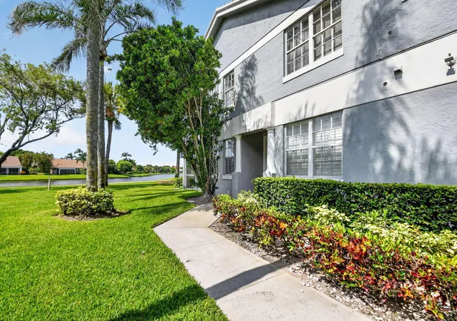 Photo 3 of Sale Pending at 10148 Andover Coach Cir #A1, Lake Worth, FL 33449 | MLS# B26059020 | Listing updated on 2026-10-02