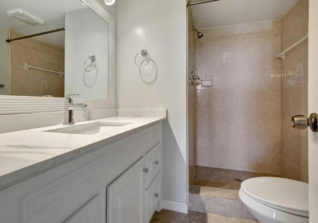 Listing Photo 4 - Condo for sale in building located at 8225 Sunrise Lakes Blvd, Sunrise, FL 33322 - Unit #303