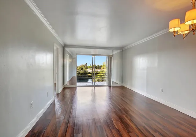 Listing Photo 5 - Condo for sale in building located at 8225 Sunrise Lakes Blvd, Sunrise, FL 33322 - Unit #303