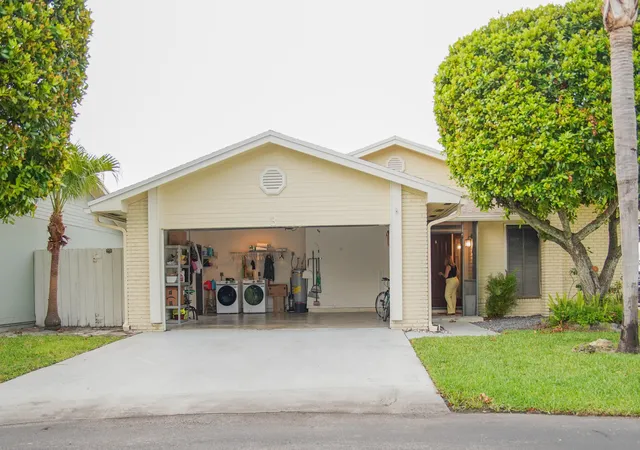 Photo 3 of Single family home for sale at 3 Hammond Pl, Boynton Beach, FL 33426 | MLS# B26059220 | Listing updated on 2026-09-14