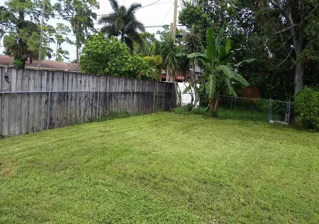 Photo 2 of Sale Pending at 460 Fleming Ave, Greenacres, FL 33463 | MLS# B26059313 | Listing updated on 2026-09-15