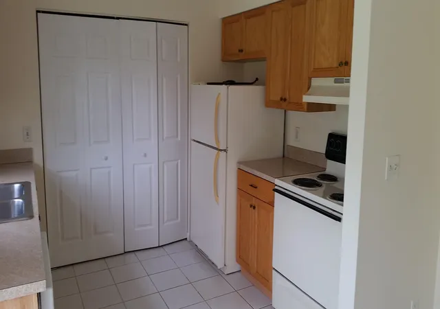Photo 3 of Sale Pending at 460 Fleming Ave, Greenacres, FL 33463 | MLS# B26059313 | Listing updated on 2026-09-15