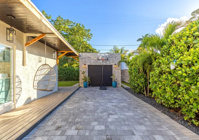 Photo 3 of Sale Pending at 726 Lytle St, West Palm Beach, FL 33405 | MLS# B26059395 | Listing updated on 2026-09-20