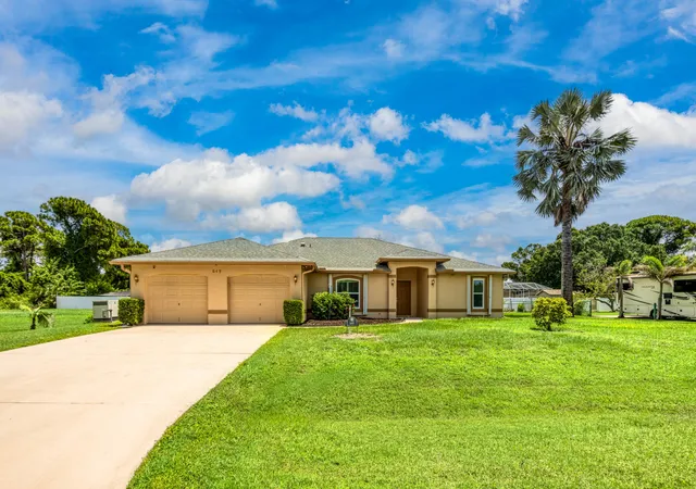 Photo 2 of Single family home for sale at 649 Ne Horizon Ln, Port Saint Lucie, FL 34983 | MLS# B26059584 | Listing updated on 2026-09-15