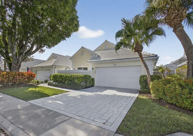 Photo 2 of Sale Pending at 18 Selby Ln, Palm Beach Gardens, FL 33418 | MLS# B26059687 | Listing updated on 2026-09-15