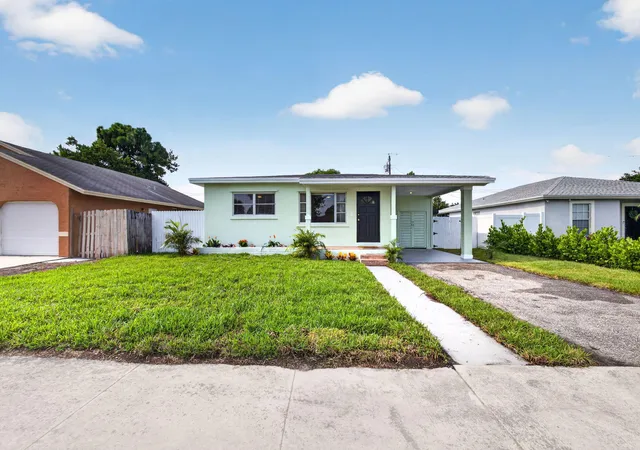Photo 2 of Single family home for sale at 1547 W 10th Street, Riviera Beach, FL 33404 | MLS# B26059810 | Listing updated on 2026-10-02