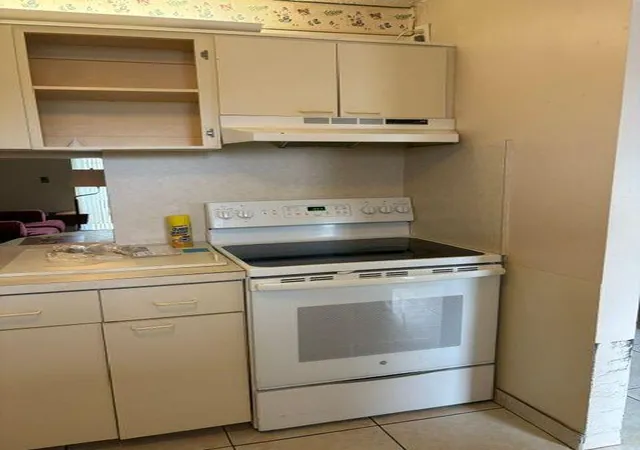 Photo 4 of Condo for sale at 2566 S Garden Dr #202, Lake Worth, FL 33461 | MLS# B26059971 | Listing updated on 2026-09-13