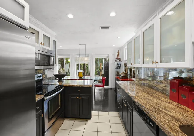 Photo 3 of Townhouse for sale at 7 Middlesex Dr, Wilton Manors, FL 33305 | MLS# B26060123 | Listing updated on 2026-09-15
