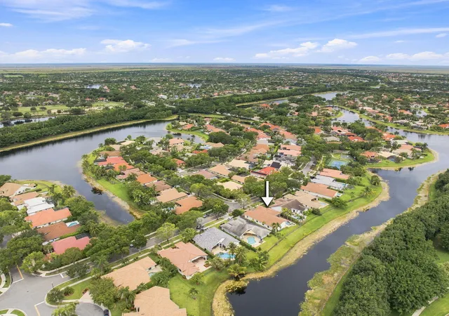 Photo 1 of Single family home for sale at 845 Bayside Ln, Weston, FL 33326 | MLS# B26060148 | Listing updated on 2026-10-05