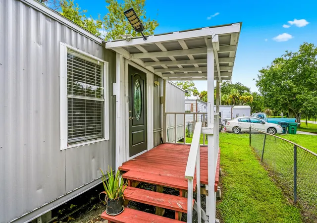 Photo 3 of Manufactured home for sale at 5133 Melissa Ln, Fort Pierce, FL 34946 | MLS# B26060354 | Listing updated on 2026-09-15