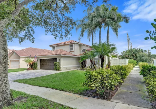 Photo 2 of Sale Pending at 10729 Edinburgh St, Hollywood, FL 33026 | MLS# B26060385 | Listing updated on 2026-10-05