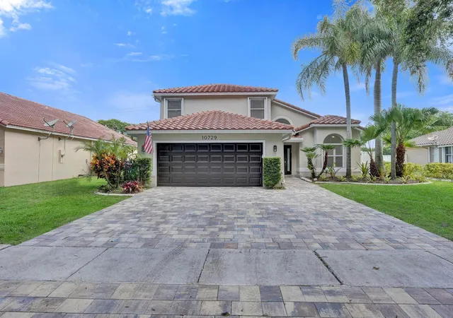 Photo 3 of Sale Pending at 10729 Edinburgh St, Hollywood, FL 33026 | MLS# B26060385 | Listing updated on 2026-10-05